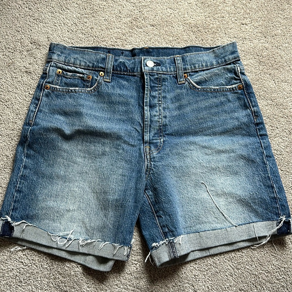 Never worn Gap shorts